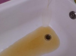 Благовещенцы жалуются на желтую воду