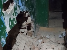Стена обрушилась в одном из домов в Омске