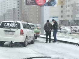 Выпавший снег спровоцировал массовое ДТП В Барнауле