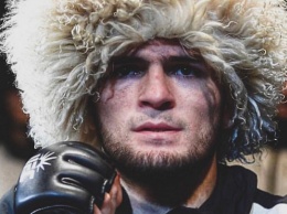Орел улетел непобежденным: Хабиб «задушил» Гэтжи в своем последнем бою в UFC
