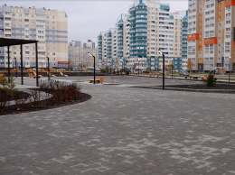 Жители Барнаула готовят обращение в мэрию из-за паркующихся в новом сквере автомобилистов