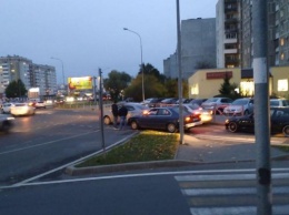 На пересечении Гайдара и Челнокова авария, собирается пробка (фото)