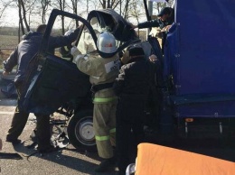 Спасатели вырезали водителя из искореженной в ДТП под Белгородом «Газели»