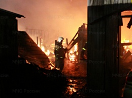 В ночном пожаре в Новоалтайске погибли два человека