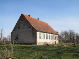В поселке Плавни на востоке области восстанавливают старую немецкую школу (фото)