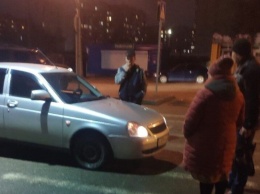 На улице Энтузиастов в Барнауле ВАЗ сбил женщину