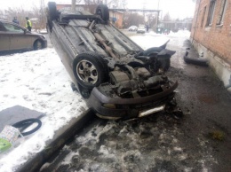 Пьяный водитель перевернулся на машине в Ленинске-Кузнецком