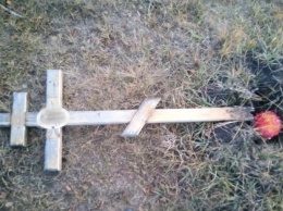 Двое школьников повалили более 40 крестов на кладбище под Омском накануне Хэллоуина
