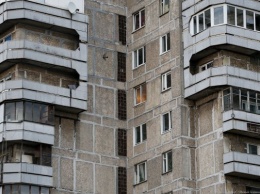 В Калининграде на ул. Дадаева при падении c высоты разбился 26-летний мужчина