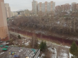 Кемеровские власти организовали проверку из-за загрязнения покрасневшей Искитимки