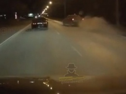 Перед ДТП в Барнауле машину мотало из стороны в сторону. Видео