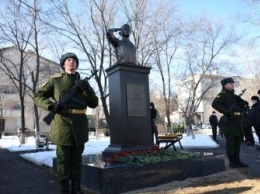 Памятник Герою России Ивану Маслову открыли в Свободном