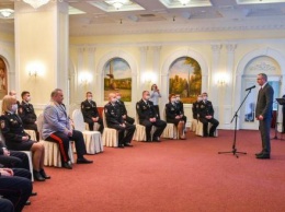 Владислав Шапша вручил полицейским государственные и региональные награды