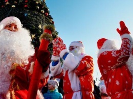Калужан зовут на парады Дедов Морозов, снеговиков и саней