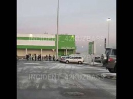 Иномарка загорелась возле гипермаркета в Новокузнецке