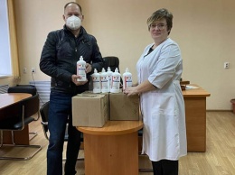 Алтайские депутаты помогают волонтерам и сами становятся добровольцами