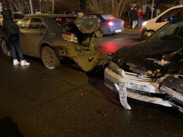 В Барнауле водитель Honda устроил массовое ДТП в попытке скрыться после наезда на ребенка на «зебре»