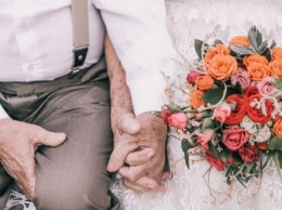 В Калуге вышла замуж 75-летняя невеста