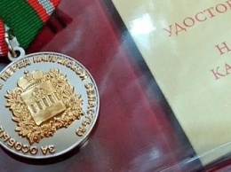 За особые заслуги перед Калужской областью медаль получили три человека
