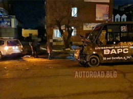 Пассажирский автобус попал в аварию в Благовещенске