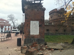 В Калининграде обрушилась часть стены у Башни Врангеля (фото)