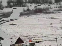 Два кузбасских поселка оказались отрезаны от мира из-за развалившегося моста