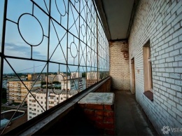 Пенсионерка из Кемерова оказалась в плену балкона