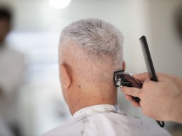 Поход к парикмахеру спас пожилого англичанина от смертельной болезни