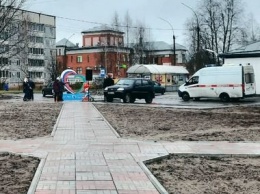 «Кругом одна грязь»: Илья Варламов раскритиковал новый сквер в Медвежьегорске