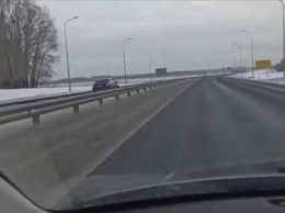 Лихач ошарашил водителей на кузбасской магистрали