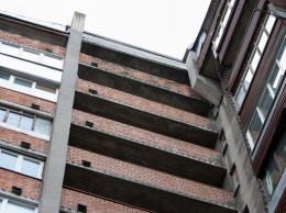 В Балтийске школьница госпитализирована после падения с балкона второго этажа