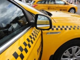 15 автомобилей такси арестовали у перевозчика в Благовещенске