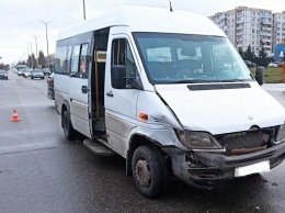 Водитель маршрутки в Старом Осколе нарушил ПДД и спровоцировал ДТП