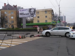 В центре Калининграда автомобиль снес светофор (фото)