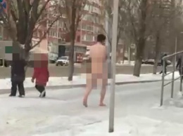 Гулявший по улице голый мужчина шокировал жителей Уфы