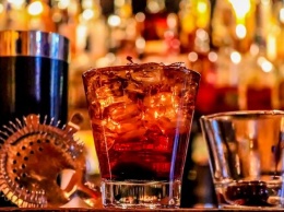 Посетители британских баров смогут выпивать только с приемом пищи