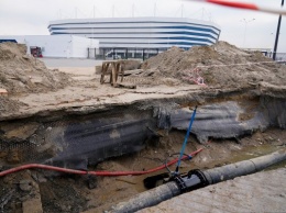 Возле стадиона «Калининград» борются с прорывом водопровода (фото)
