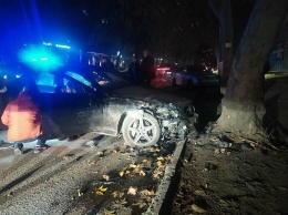 В Симферополе на "зебре" сбили пешехода, а водитель иномарки разбила 3 машины, - ФОТО, ВИДЕО