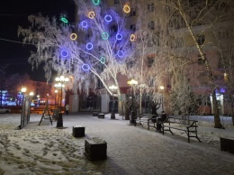 Улицы Барнаула начали украшать к Новому году