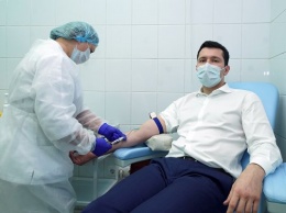 Алиханову ввели первую дозу вакцины «Вектора» от коронавируса
