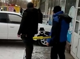 Машина въехала в витрину магазина в Барнауле