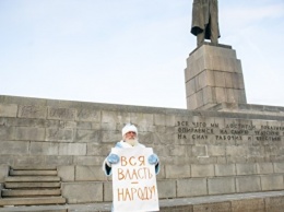 В Екатеринбурге задержали Деда Мороза-пикетчика