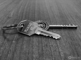 Жительница Кемерова обокрала квартиру мужчины с помощью найденного ключа