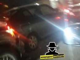 Сразу четыре авто столкнулись в Барнауле. Двое пострадали
