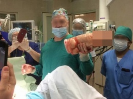 Петербургских хирургов наказали за оказавшиеся в Сети фото с гигантским фаллосом