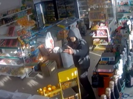Вооруженный селфи-палкой "разбойник" ограбил магазин в Краснодарском крае