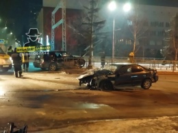 Иномарку выбросило на тротуар после ДТП на проспекте Ленина в Барнауле