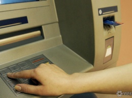 Попутчица похитила у кузбасского автомобилиста банковскую карту вместе с записанным пин-кодом