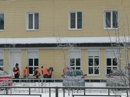 Бригаду осужденных привлекли для очистки улиц Барнаула от снега