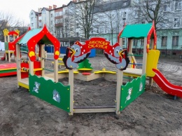 Алиханов обещал «волюнтаристски» лишать города денег за песок на детских площадках